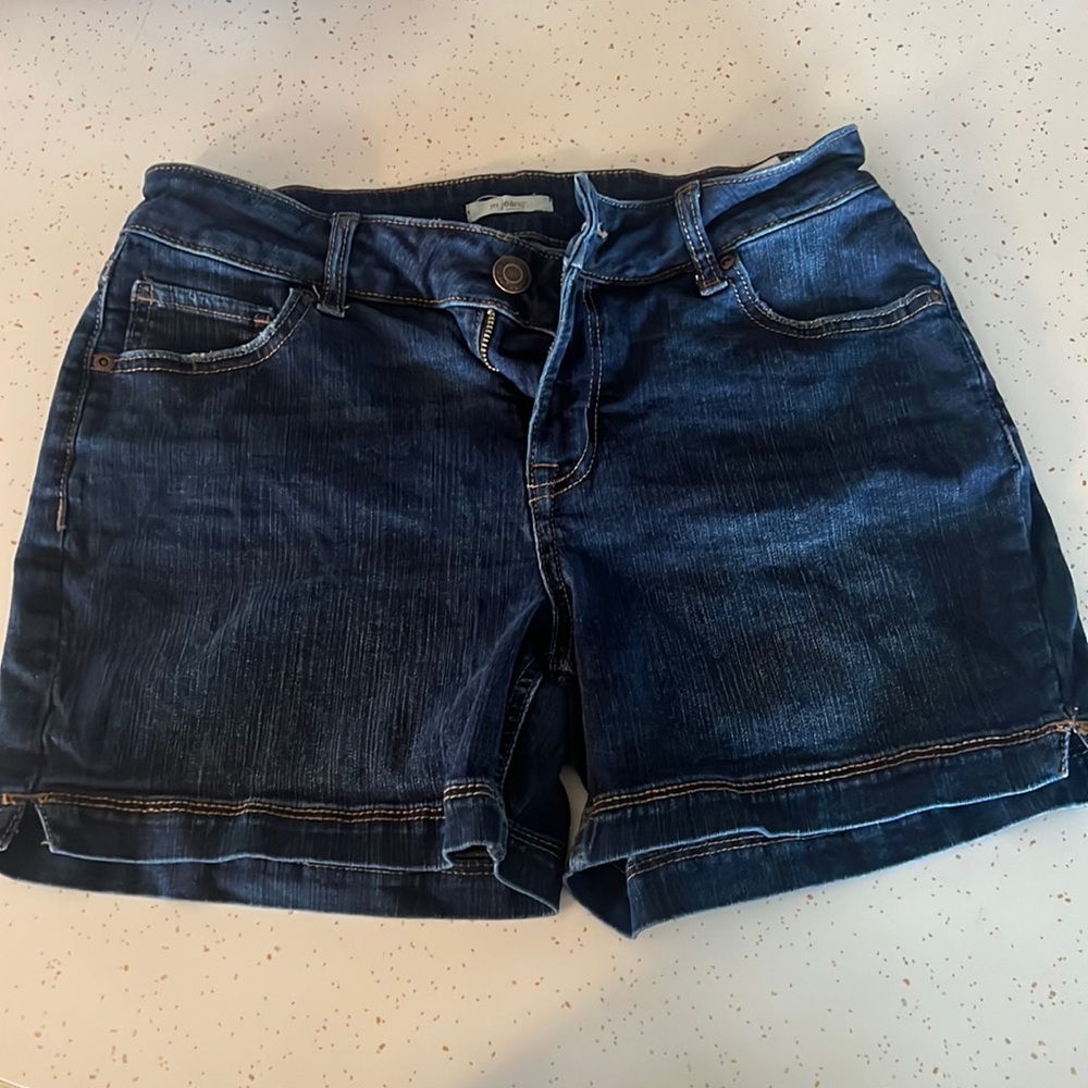 Maurice’s m jean shorts. Size 8.